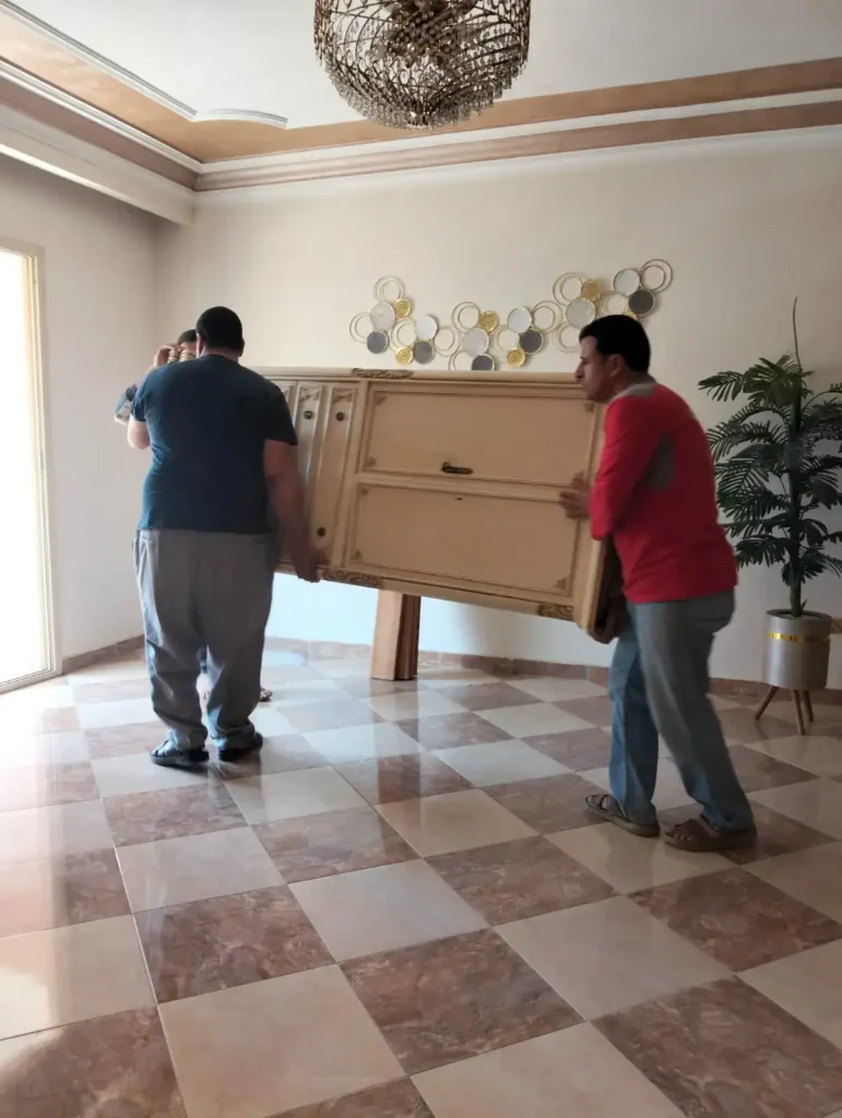 عمال شركة ستار موف لنقل الاثاث والعفش